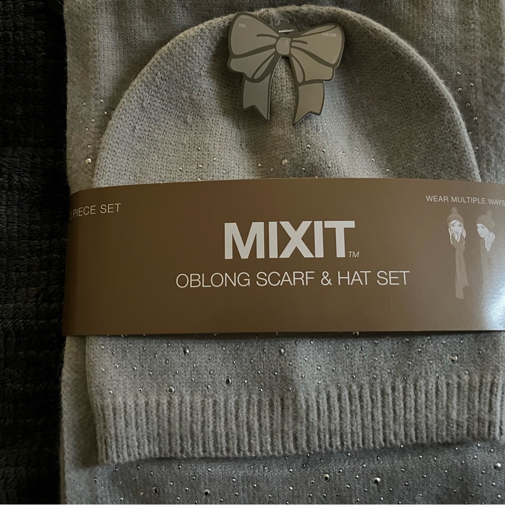 Mixit Gray Hat and Scarf Set